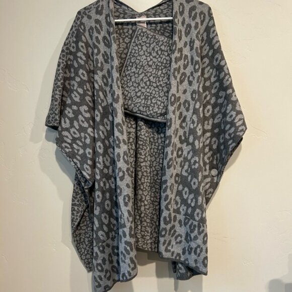 NWT Chico's Gray Animal Cotton Jacquard Ruana Set with Zipper Bag L XL - Picture 1 of 8